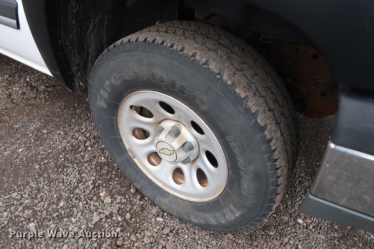 image for item FQ9183 2005 Chevrolet Silverado 1500 Ext. Cab pickup truck