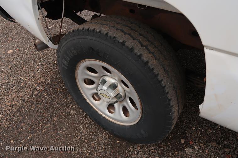 image for item FQ9183 2005 Chevrolet Silverado 1500 Ext. Cab pickup truck