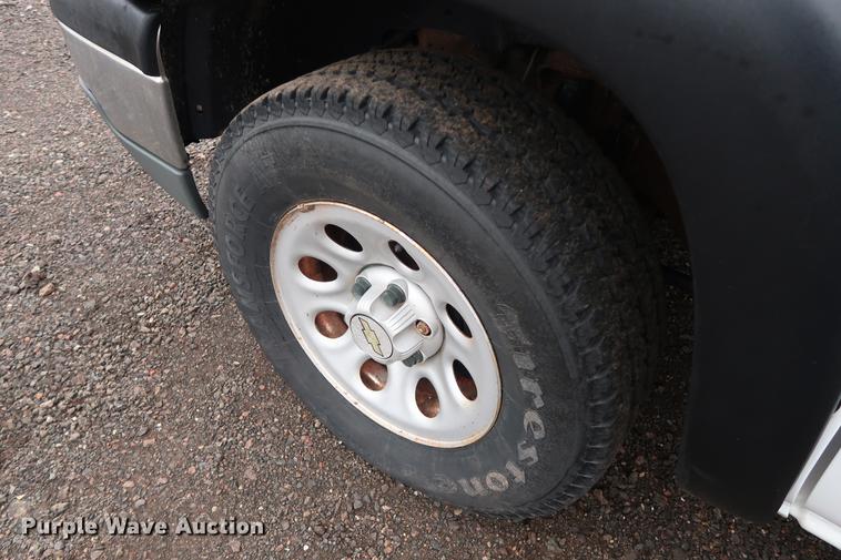 image for item FQ9183 2005 Chevrolet Silverado 1500 Ext. Cab pickup truck