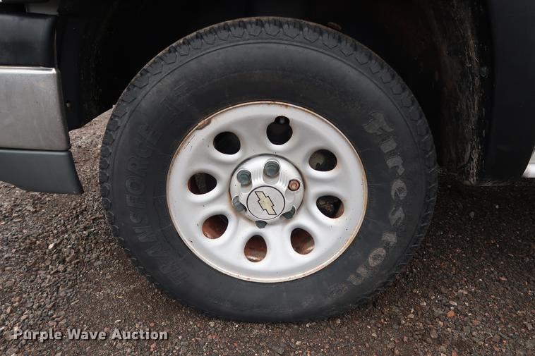 image for item FQ9183 2005 Chevrolet Silverado 1500 Ext. Cab pickup truck