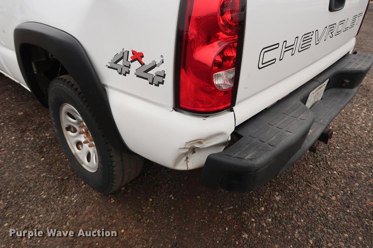 image for item FQ9183 2005 Chevrolet Silverado 1500 Ext. Cab pickup truck