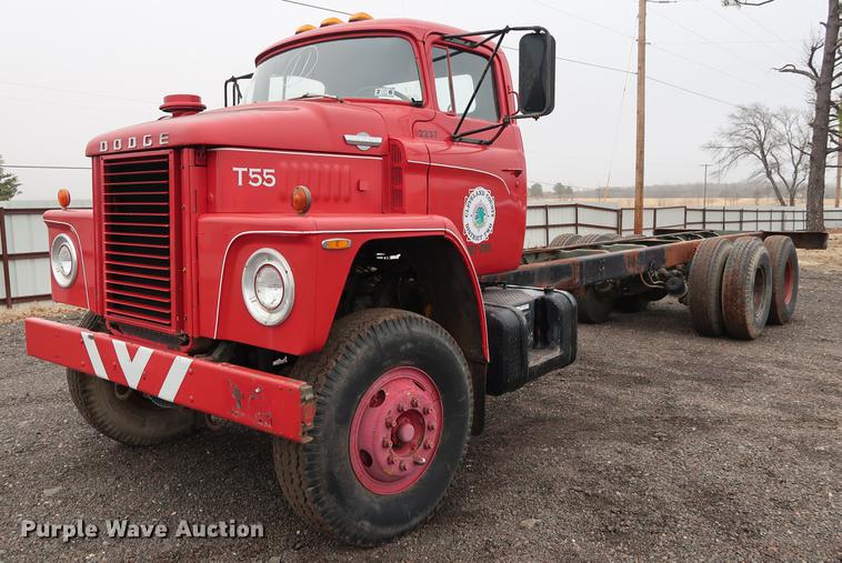 image for item FQ9184 1975 Dodge XCNT8 truck cab and chassis