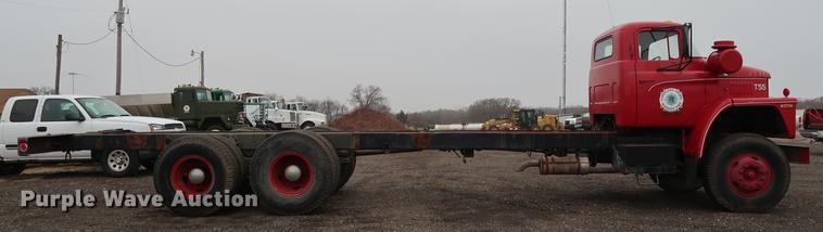 image for item FQ9184 1975 Dodge XCNT8 truck cab and chassis