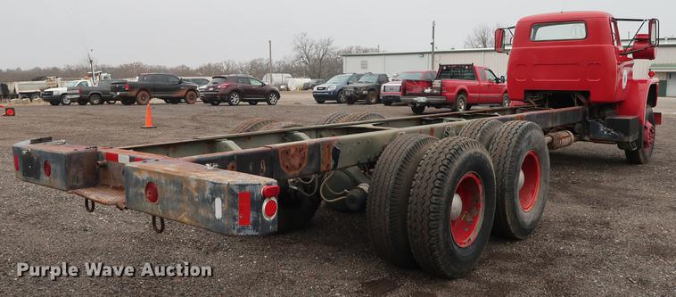 image for item FQ9184 1975 Dodge XCNT8 truck cab and chassis