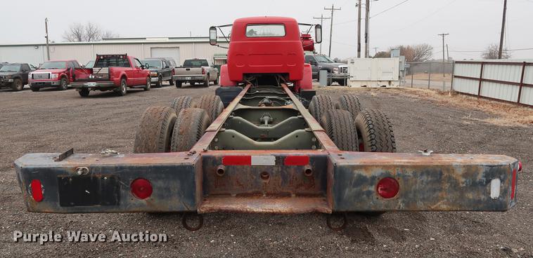 image for item FQ9184 1975 Dodge XCNT8 truck cab and chassis