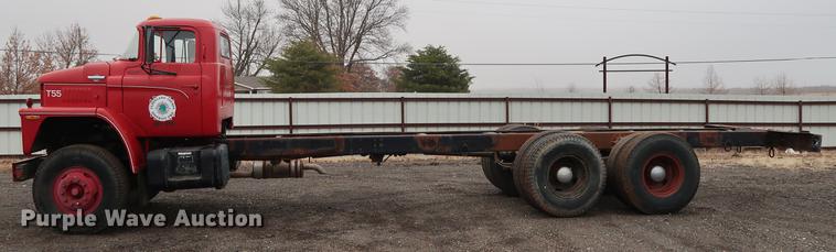 image for item FQ9184 1975 Dodge XCNT8 truck cab and chassis