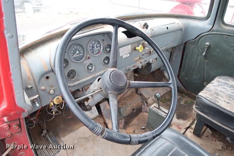 image for item FQ9184 1975 Dodge XCNT8 truck cab and chassis