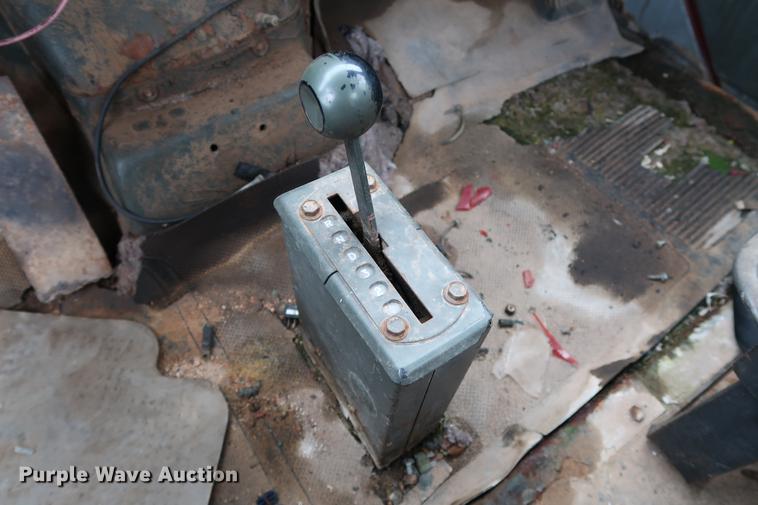 image for item FQ9184 1975 Dodge XCNT8 truck cab and chassis