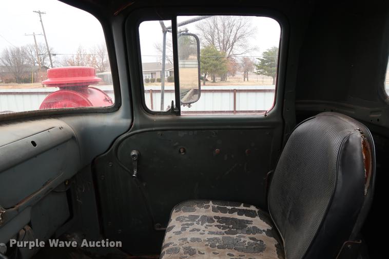 image for item FQ9184 1975 Dodge XCNT8 truck cab and chassis