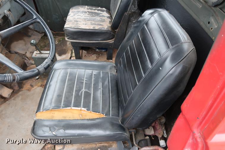 image for item FQ9184 1975 Dodge XCNT8 truck cab and chassis