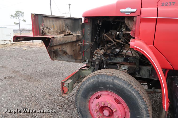 image for item FQ9184 1975 Dodge XCNT8 truck cab and chassis