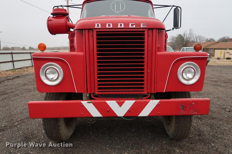 image for item FQ9184 1975 Dodge XCNT8 truck cab and chassis