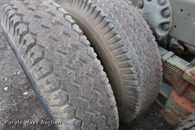 image for item FQ9184 1975 Dodge XCNT8 truck cab and chassis