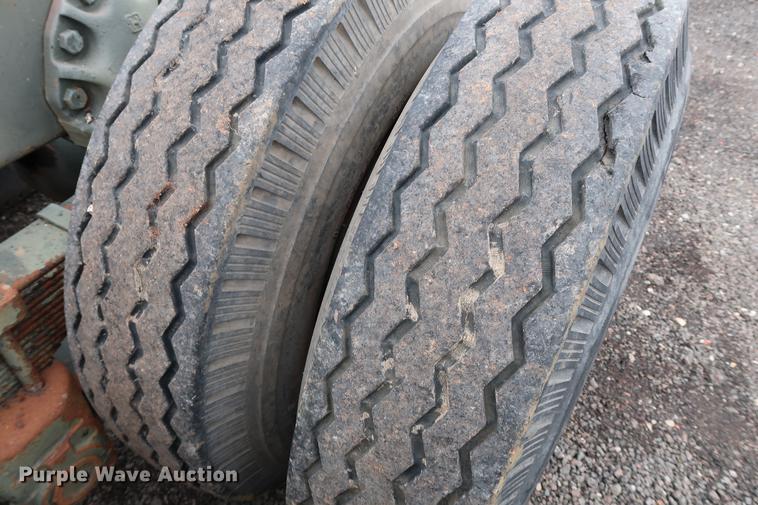 image for item FQ9184 1975 Dodge XCNT8 truck cab and chassis