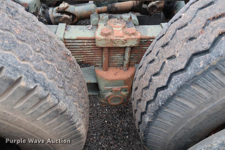 image for item FQ9184 1975 Dodge XCNT8 truck cab and chassis