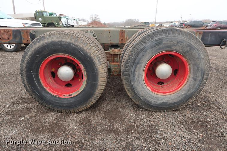 image for item FQ9184 1975 Dodge XCNT8 truck cab and chassis