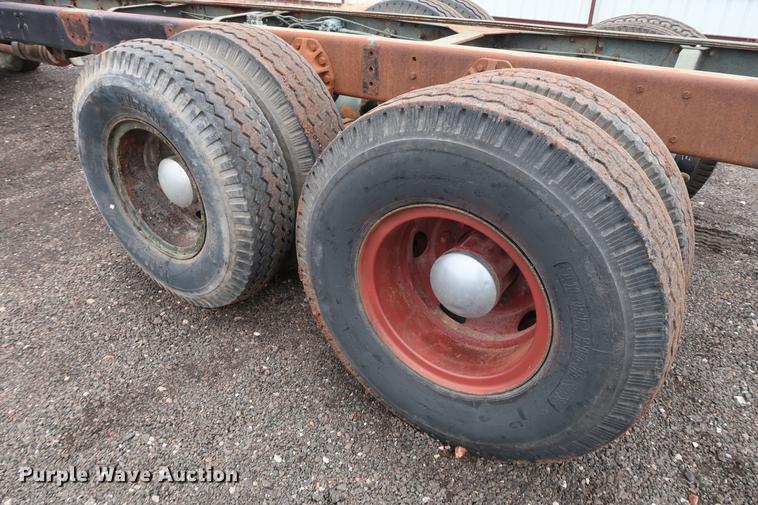 image for item FQ9184 1975 Dodge XCNT8 truck cab and chassis