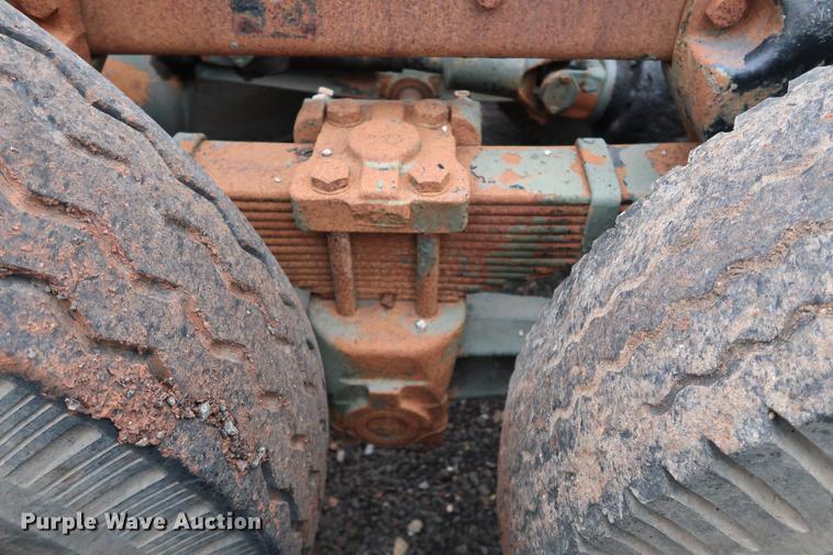 image for item FQ9184 1975 Dodge XCNT8 truck cab and chassis