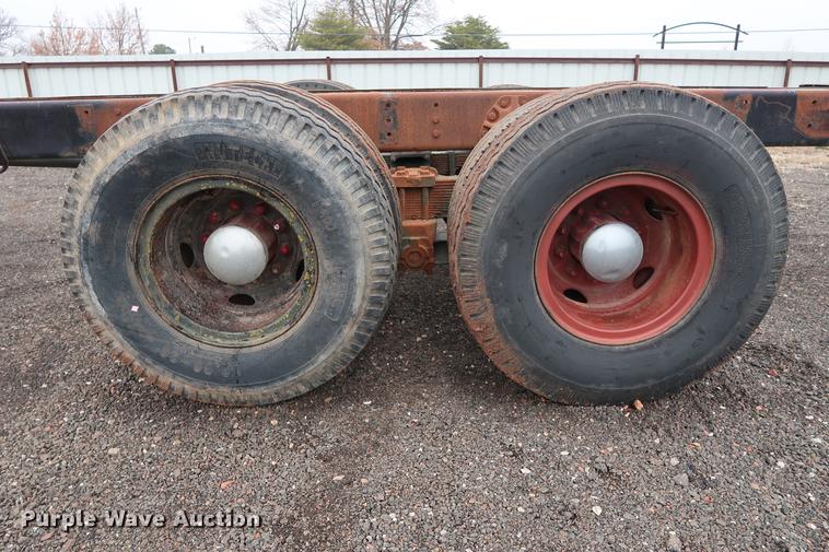 image for item FQ9184 1975 Dodge XCNT8 truck cab and chassis