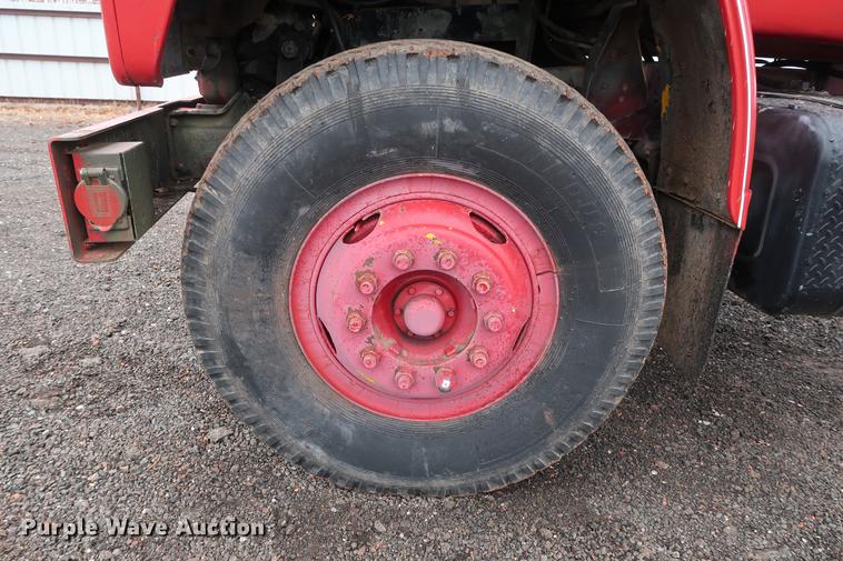 image for item FQ9184 1975 Dodge XCNT8 truck cab and chassis