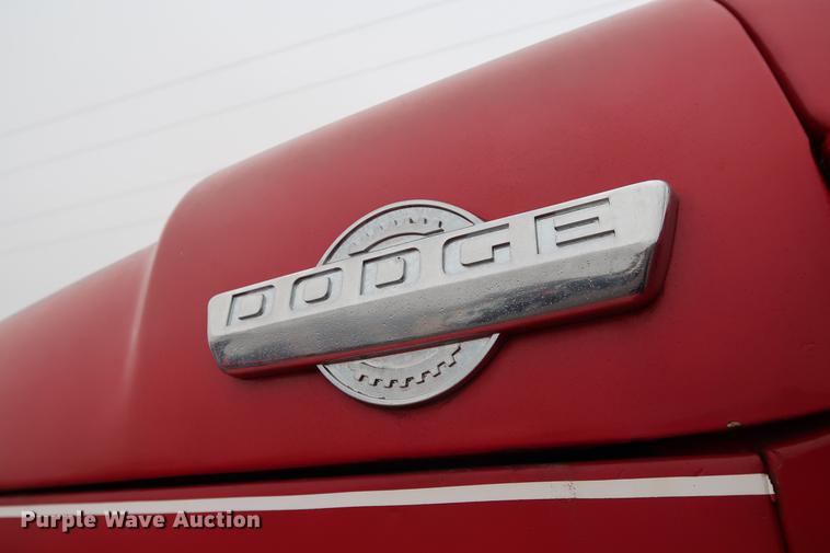 image for item FQ9184 1975 Dodge XCNT8 truck cab and chassis