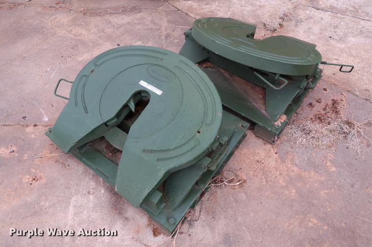 image for item FQ9188 (2) Holland fifth wheel plates