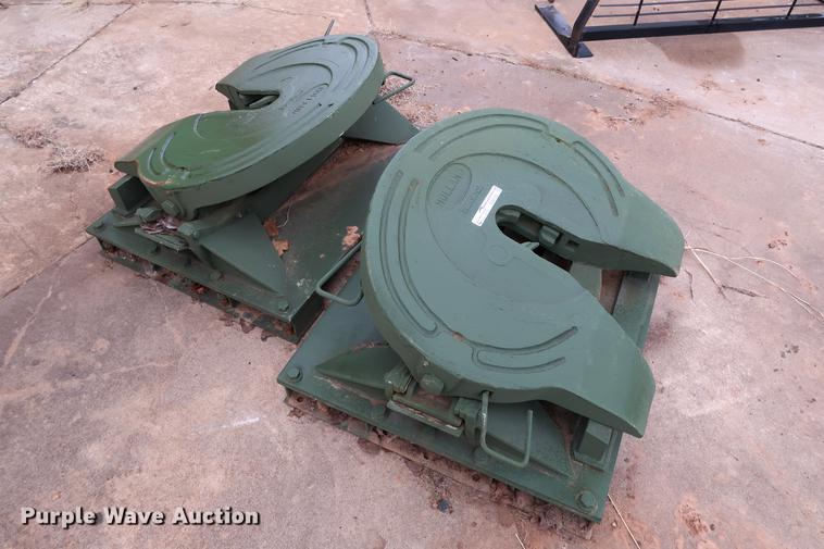 image for item FQ9188 (2) Holland fifth wheel plates