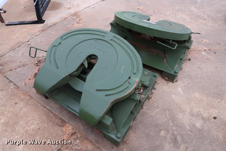 image for item FQ9188 (2) Holland fifth wheel plates