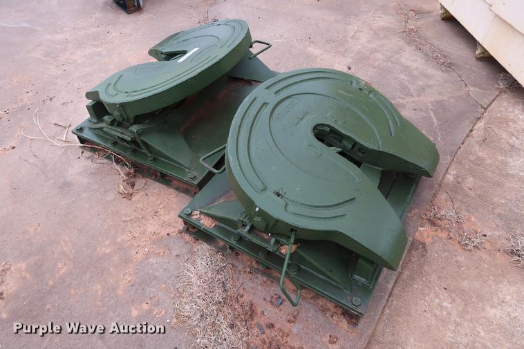 image for item FQ9188 (2) Holland fifth wheel plates