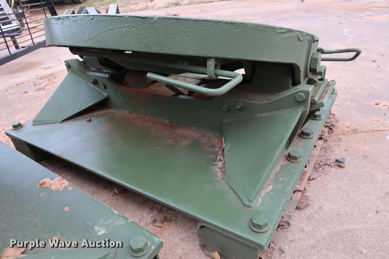 image for item FQ9188 (2) Holland fifth wheel plates