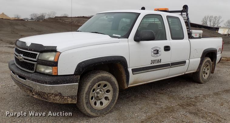 image for item FQ9205 2007 Chevrolet Silverado 1500 Ext. Cab pickup truck
