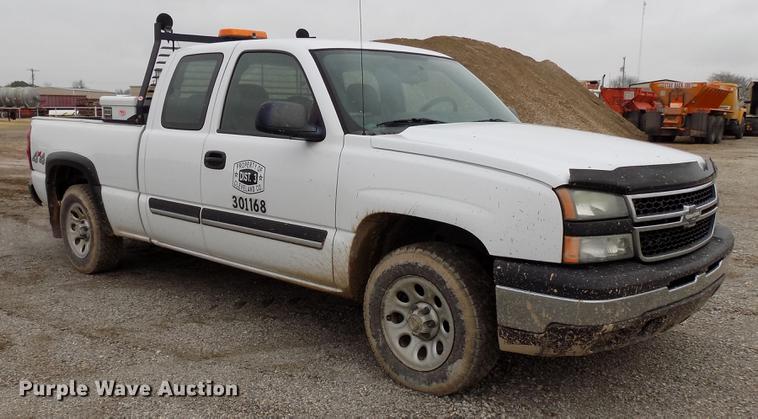 image for item FQ9205 2007 Chevrolet Silverado 1500 Ext. Cab pickup truck