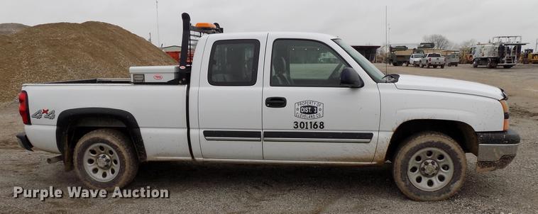 image for item FQ9205 2007 Chevrolet Silverado 1500 Ext. Cab pickup truck