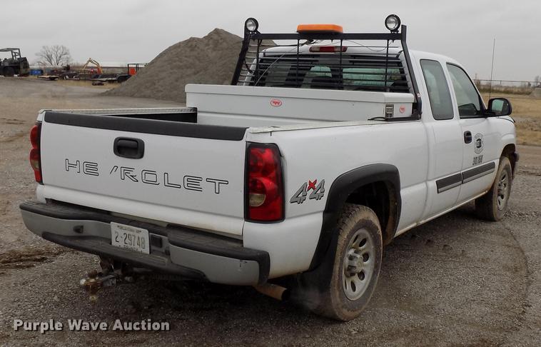image for item FQ9205 2007 Chevrolet Silverado 1500 Ext. Cab pickup truck
