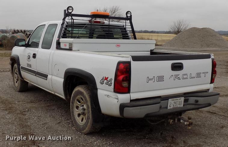 image for item FQ9205 2007 Chevrolet Silverado 1500 Ext. Cab pickup truck