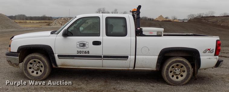 image for item FQ9205 2007 Chevrolet Silverado 1500 Ext. Cab pickup truck