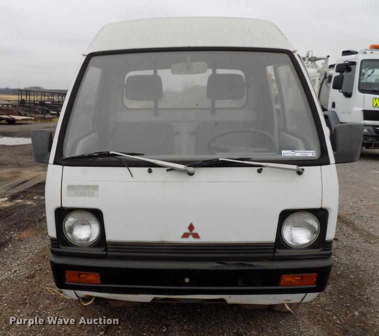 image for item FQ9207 2001 Mitsubishi U14TQHPDL2M flatbed pickup truck