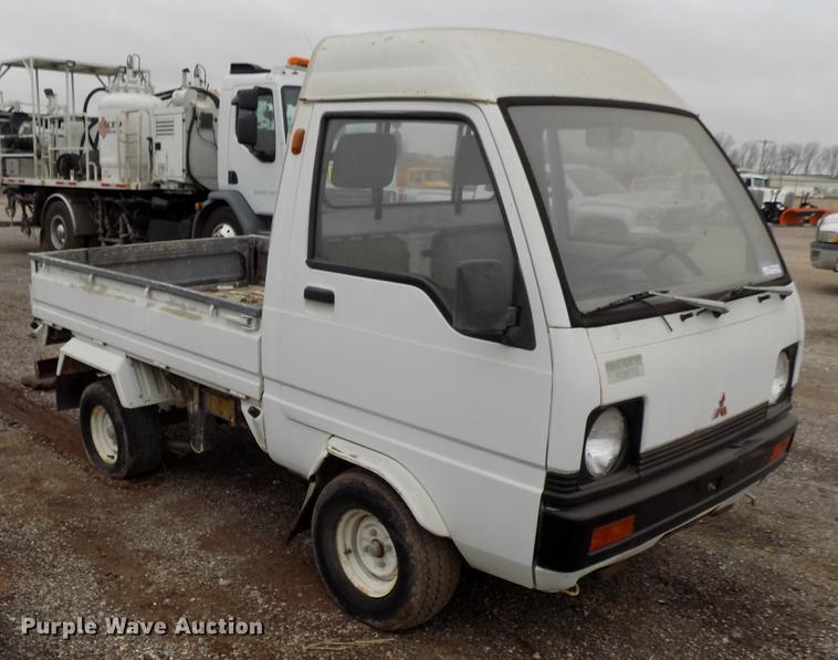 image for item FQ9207 2001 Mitsubishi U14TQHPDL2M flatbed pickup truck