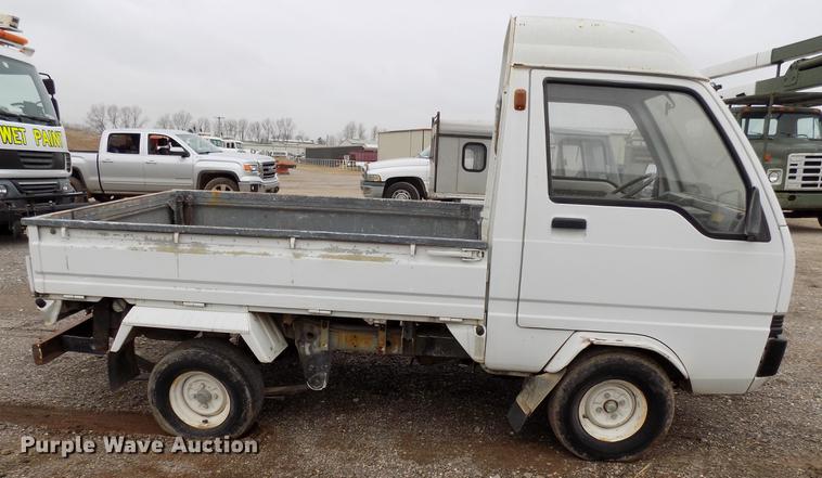 image for item FQ9207 2001 Mitsubishi U14TQHPDL2M flatbed pickup truck