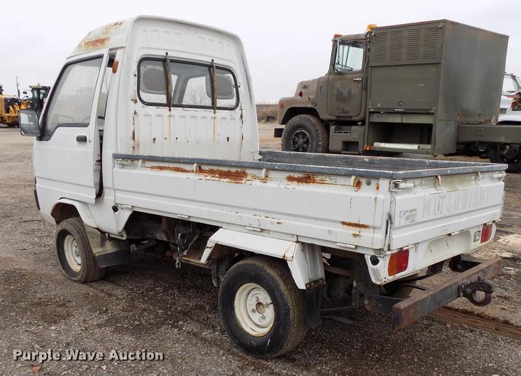 image for item FQ9207 2001 Mitsubishi U14TQHPDL2M flatbed pickup truck