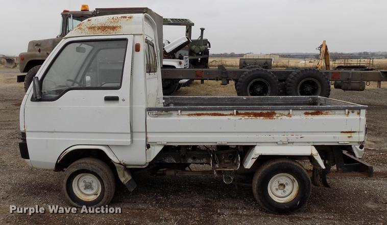 image for item FQ9207 2001 Mitsubishi U14TQHPDL2M flatbed pickup truck