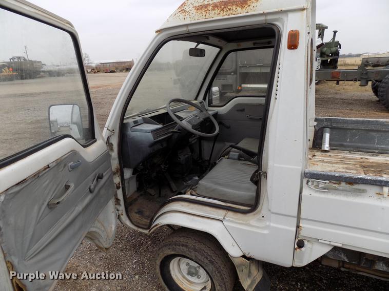 image for item FQ9207 2001 Mitsubishi U14TQHPDL2M flatbed pickup truck