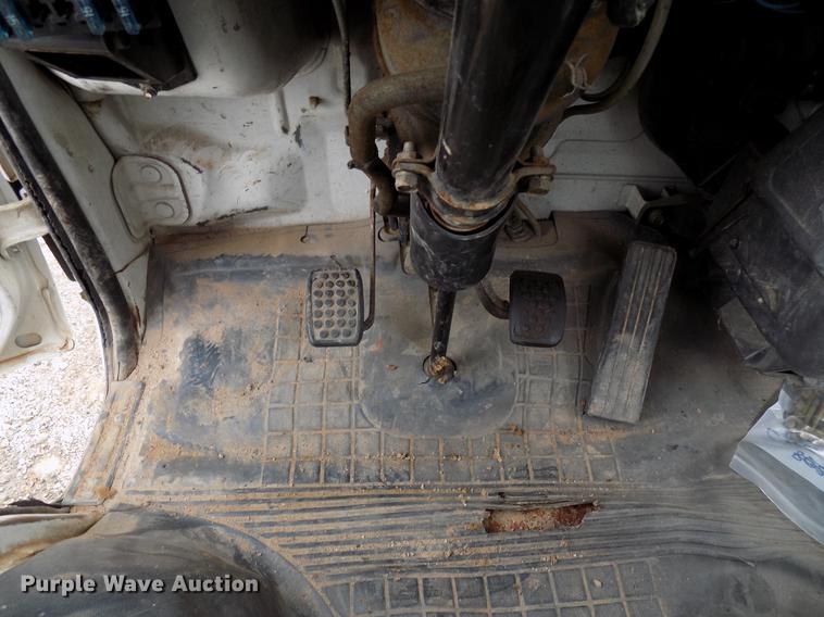 image for item FQ9207 2001 Mitsubishi U14TQHPDL2M flatbed pickup truck