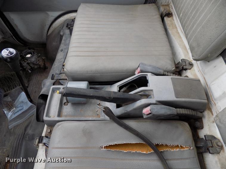 image for item FQ9207 2001 Mitsubishi U14TQHPDL2M flatbed pickup truck