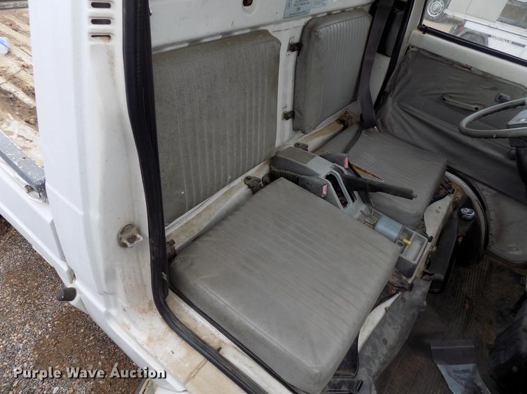 image for item FQ9207 2001 Mitsubishi U14TQHPDL2M flatbed pickup truck