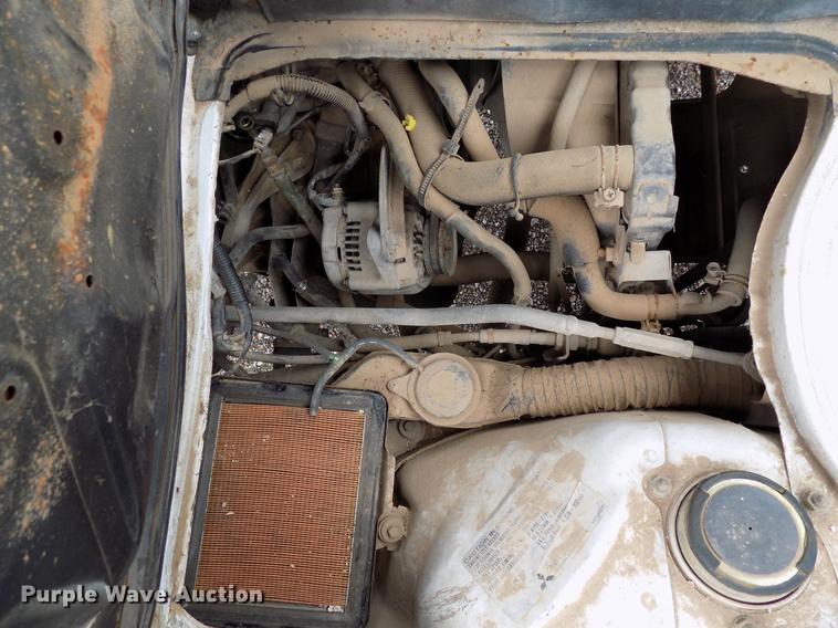 image for item FQ9207 2001 Mitsubishi U14TQHPDL2M flatbed pickup truck