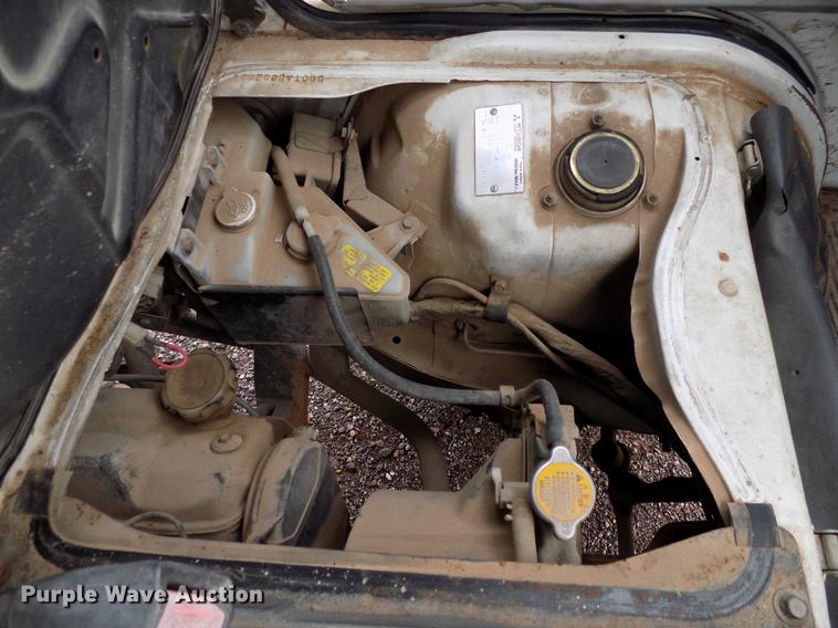 image for item FQ9207 2001 Mitsubishi U14TQHPDL2M flatbed pickup truck