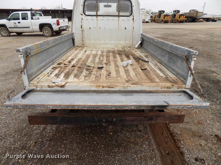 image for item FQ9207 2001 Mitsubishi U14TQHPDL2M flatbed pickup truck