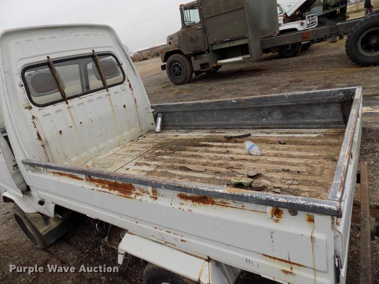 image for item FQ9207 2001 Mitsubishi U14TQHPDL2M flatbed pickup truck