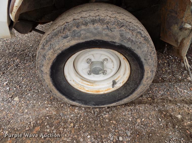 image for item FQ9207 2001 Mitsubishi U14TQHPDL2M flatbed pickup truck